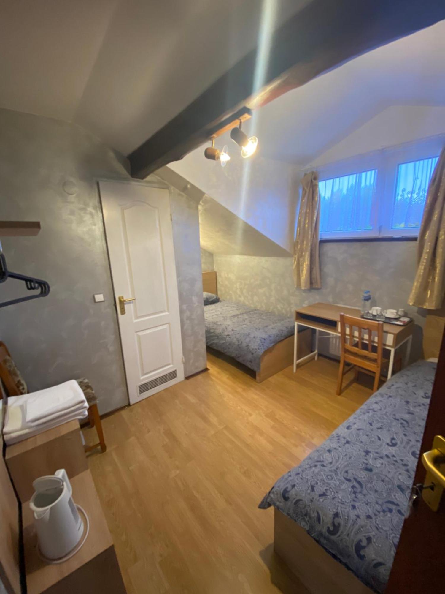 Hostel Homies Inn Celiny  Екстер'єр фото